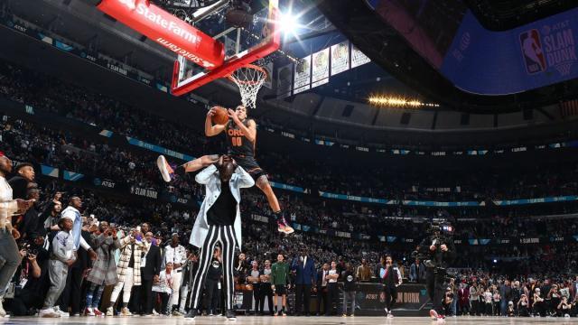 https___cdn.cnn.com_cnnnext_dam_assets_200215225026-02-dunk-contest-0215-restricted.jpg
